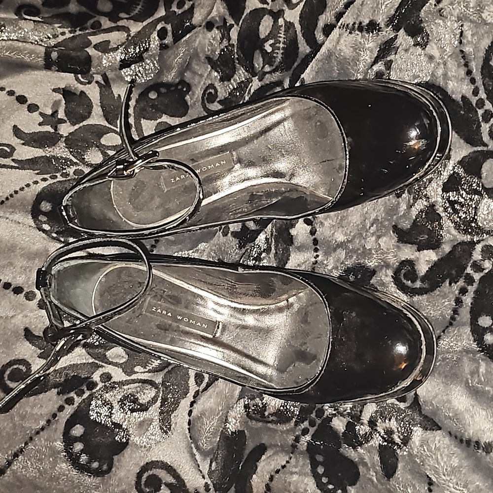 Zara used Black ankle strap heels Size  39
